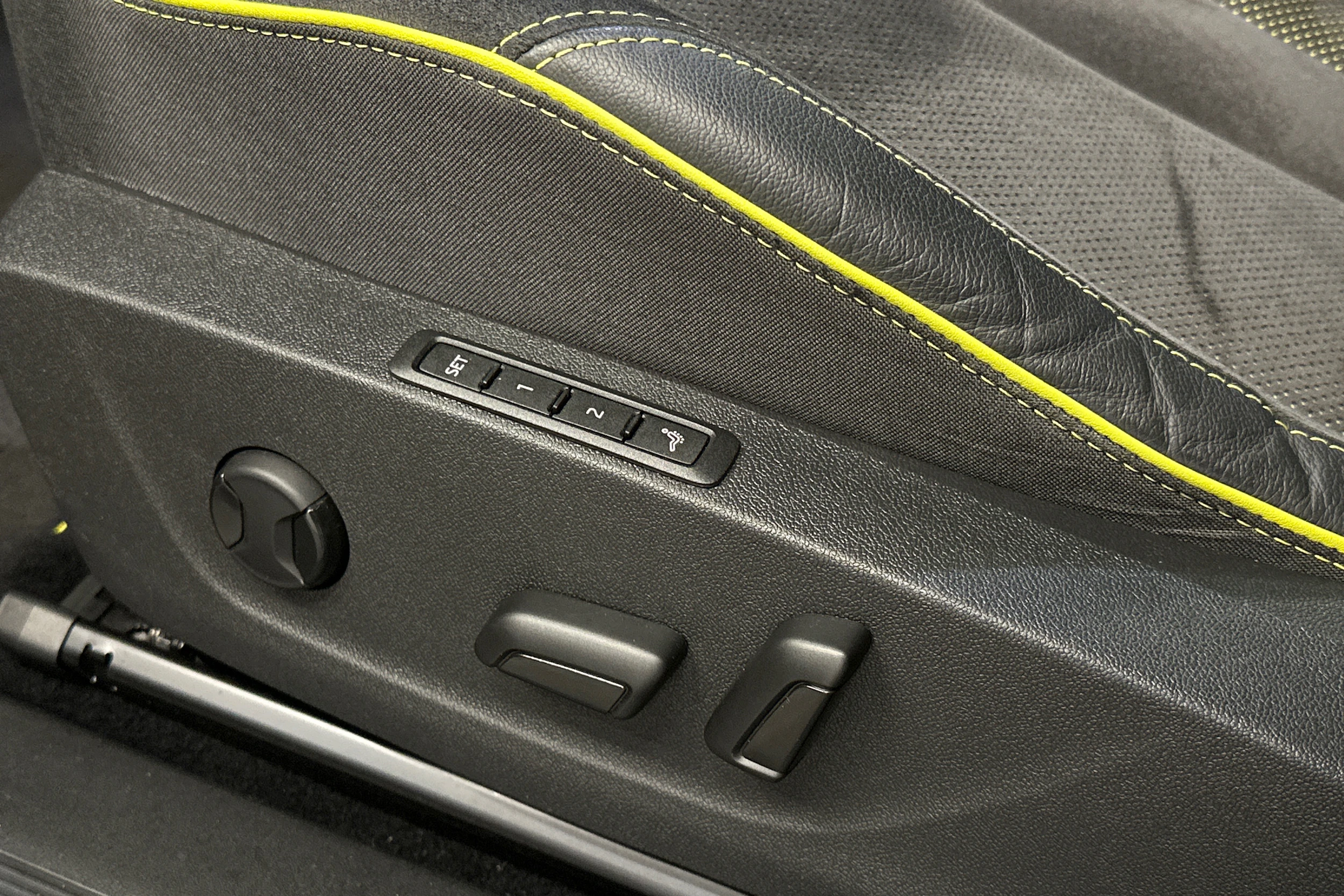 oranssi Skoda Enyaq 2023 kuva 29.