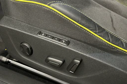 oranssi Skoda Enyaq 2023 kuva 29.