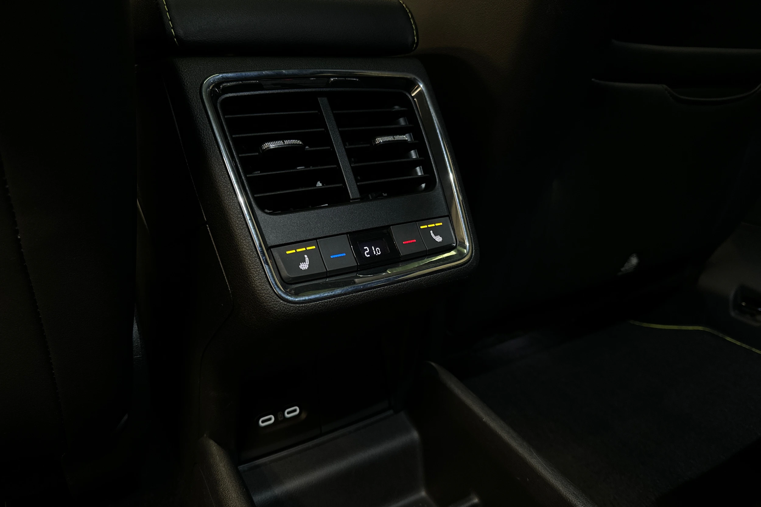 oranssi Skoda Enyaq 2023 kuva 31.