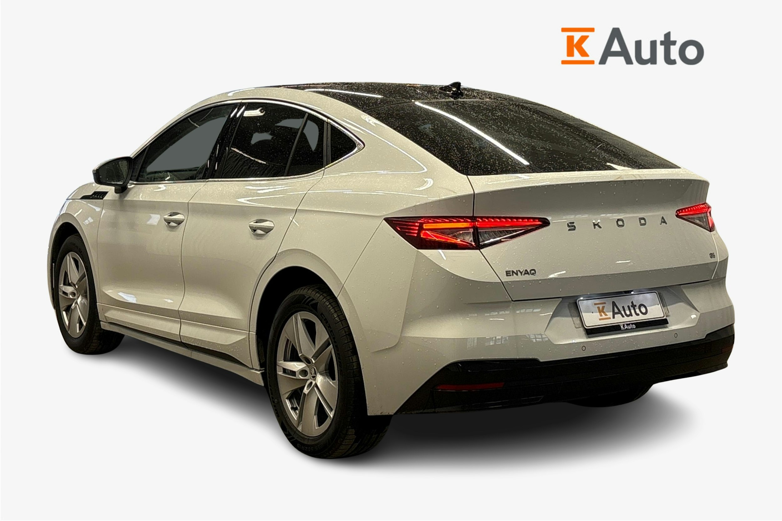 valkoinen Skoda Enyaq 2024 kuva 2.