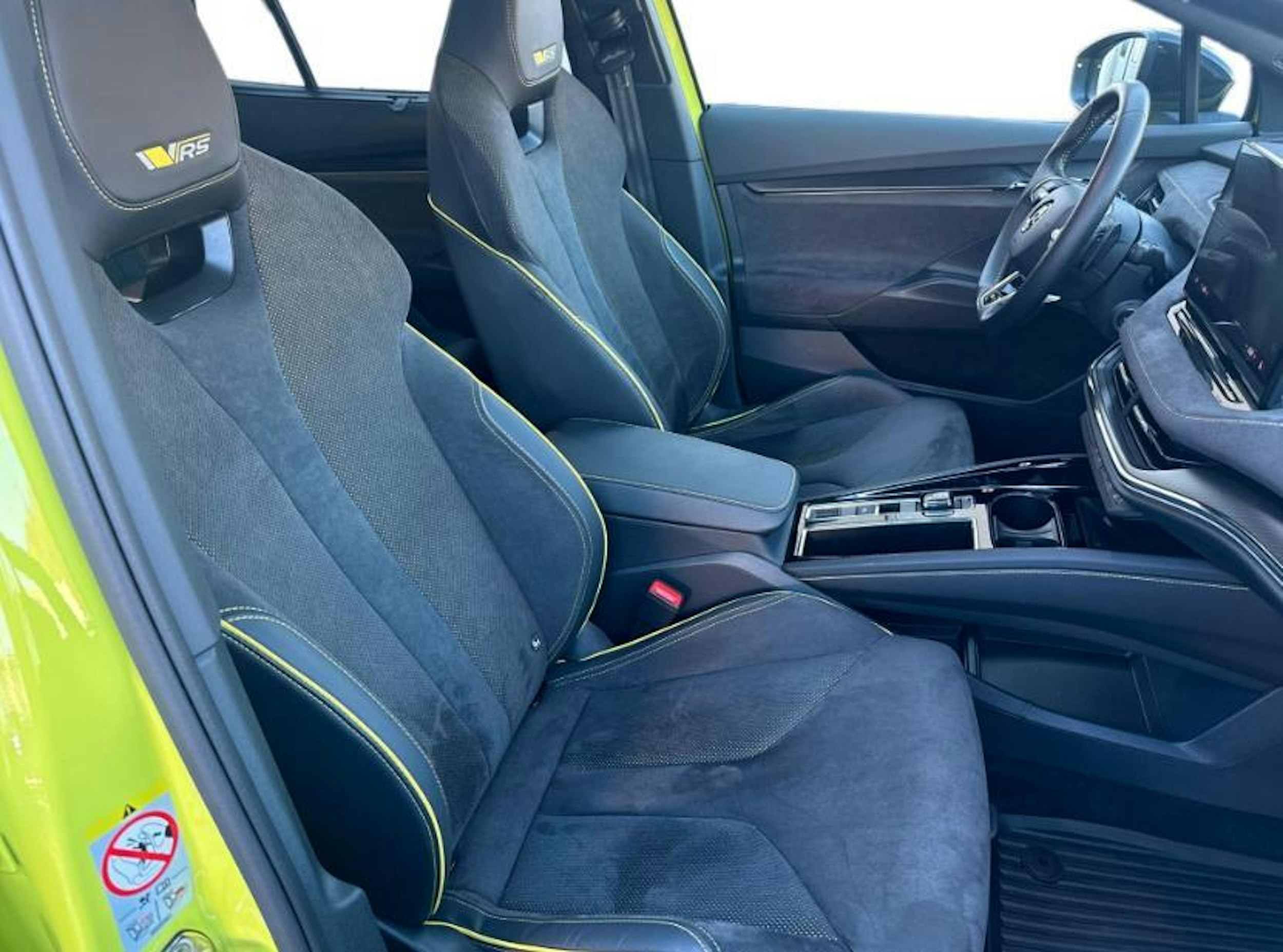 vihreä Skoda Enyaq 2024 kuva 4.