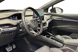 oranssi Skoda Enyaq 2024 kuva 7.