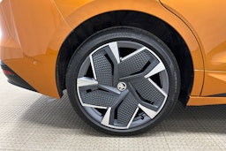 oranssi Skoda Enyaq 2024 kuva 13.