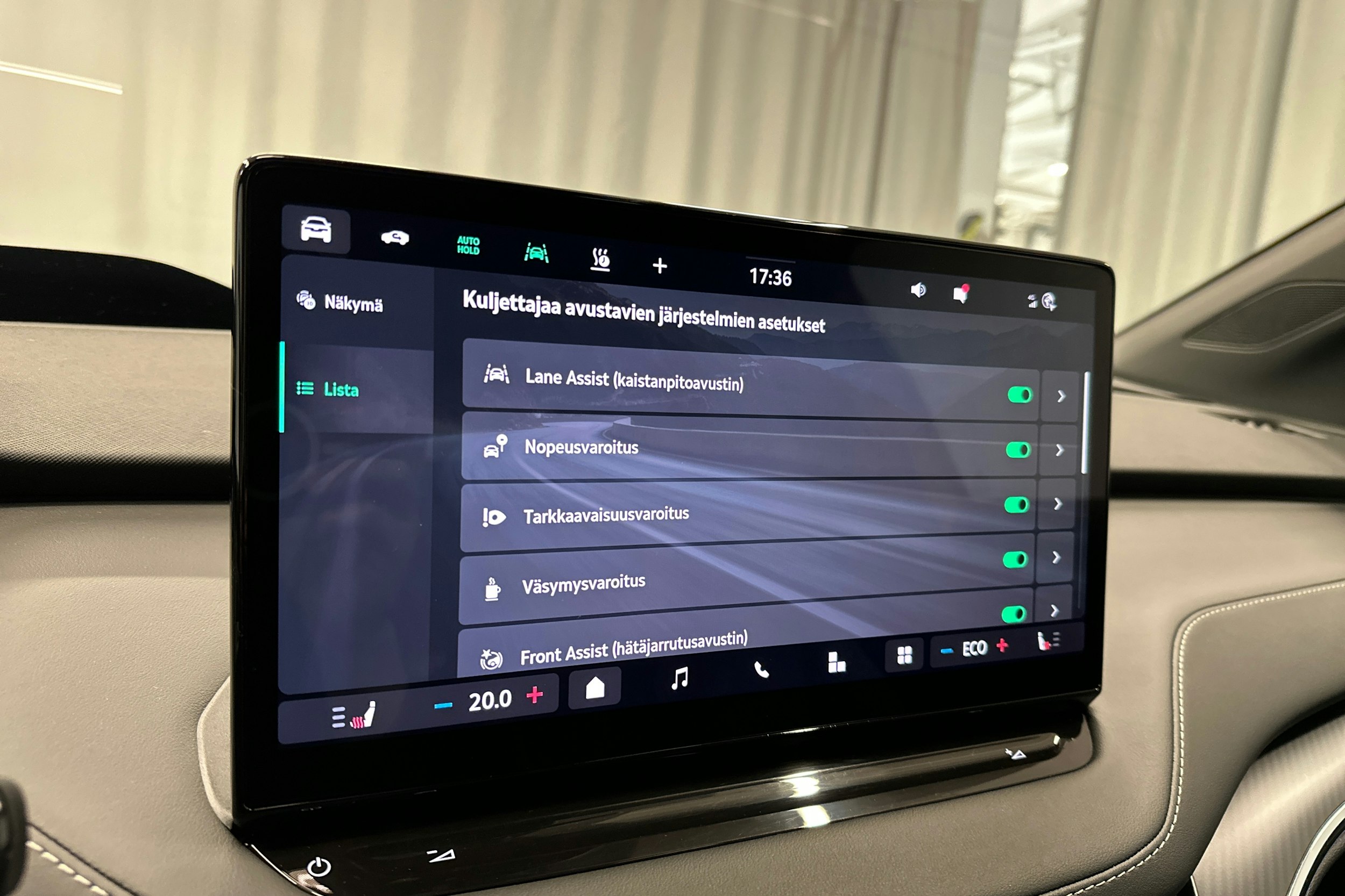 oranssi Skoda Enyaq 2024 kuva 23.