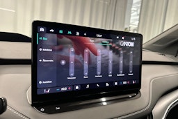 oranssi Skoda Enyaq 2024 kuva 26.