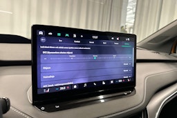 oranssi Skoda Enyaq 2024 kuva 28.