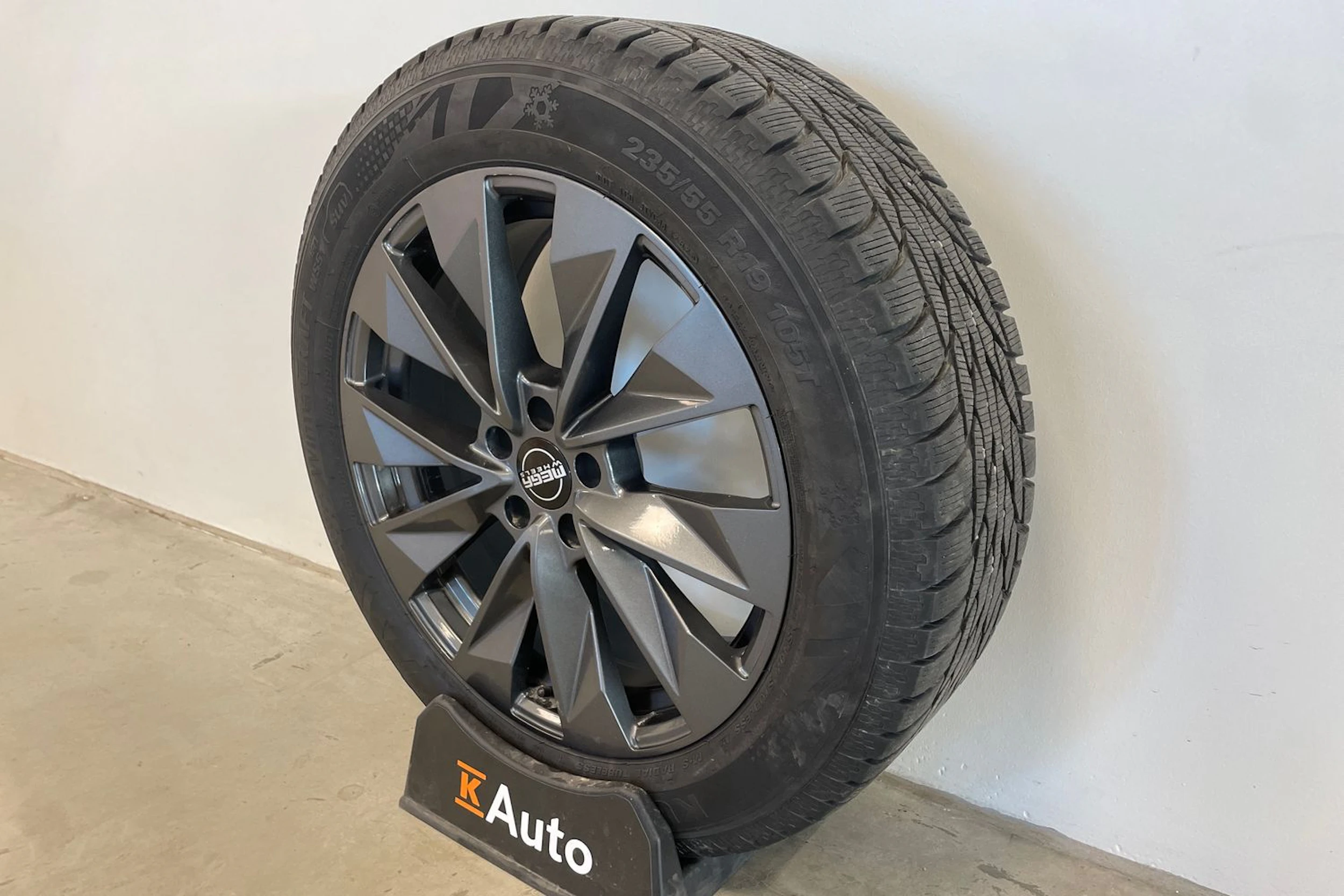harmaa Skoda Enyaq 2024 kuva 10.