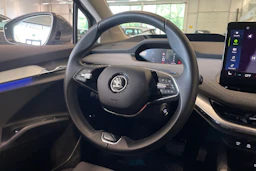 harmaa Skoda Enyaq 2024 kuva 11.