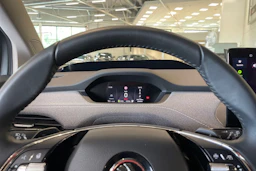 harmaa Skoda Enyaq 2024 kuva 12.