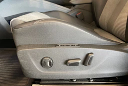 harmaa Skoda Enyaq 2024 kuva 19.