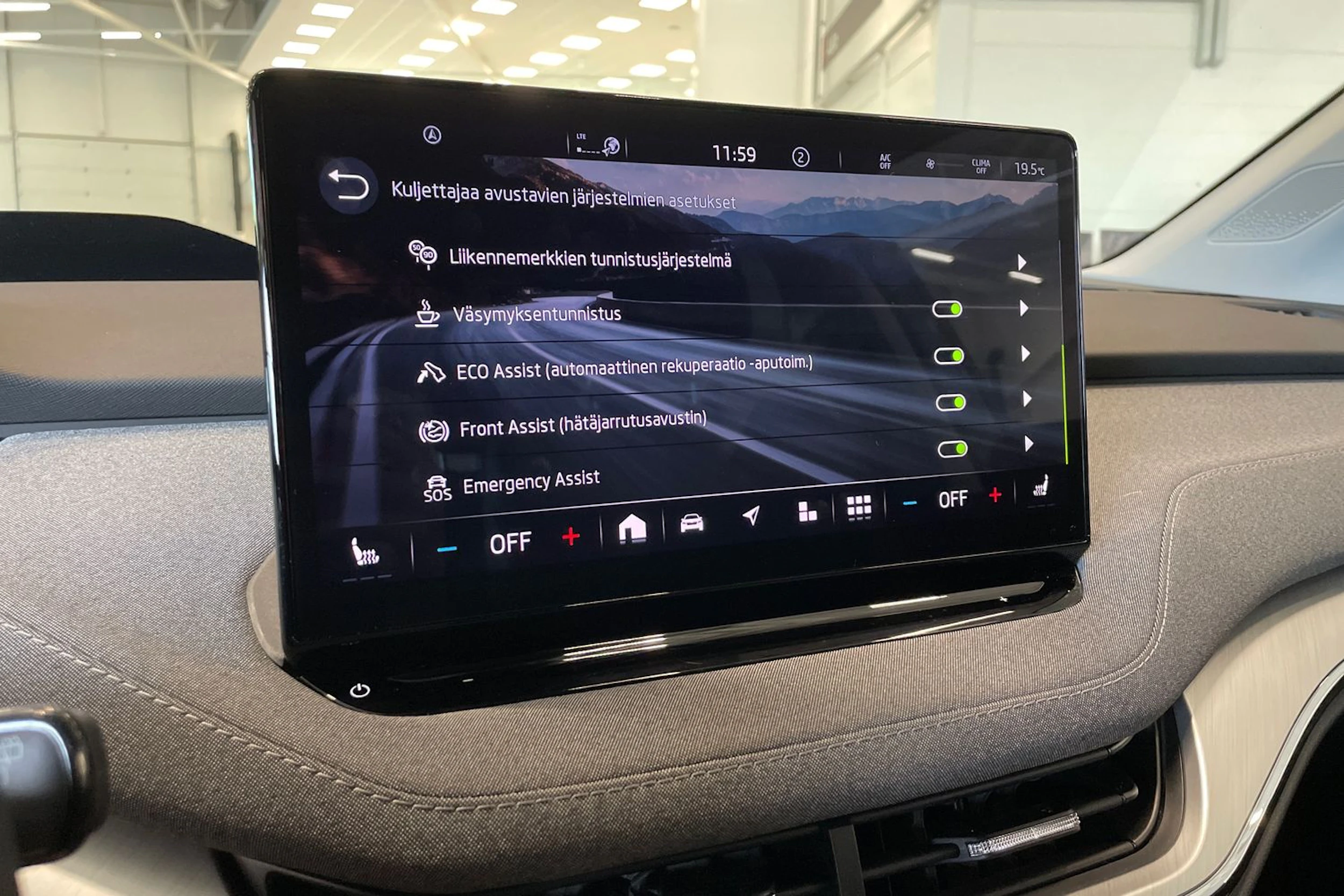 harmaa Skoda Enyaq 2024 kuva 25.