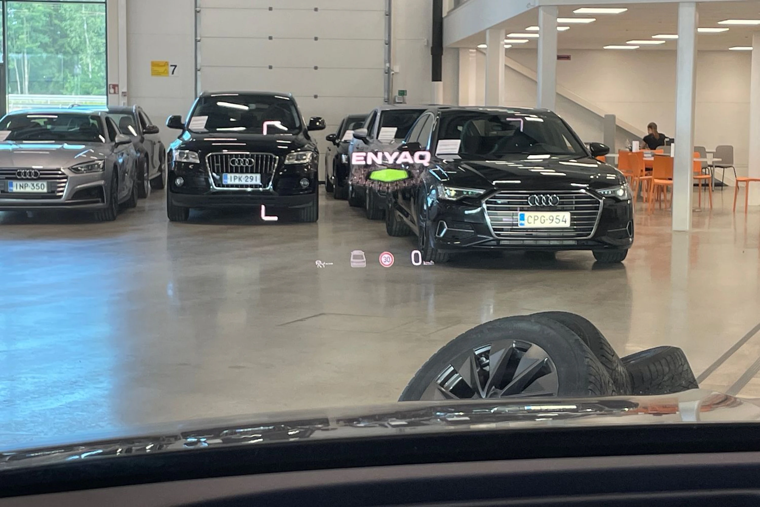 harmaa Skoda Enyaq 2024 kuva 34.