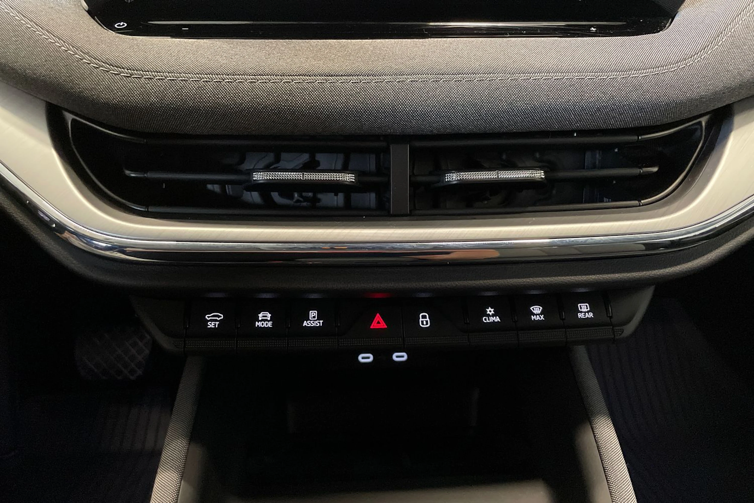 harmaa Skoda Enyaq 2024 kuva 35.