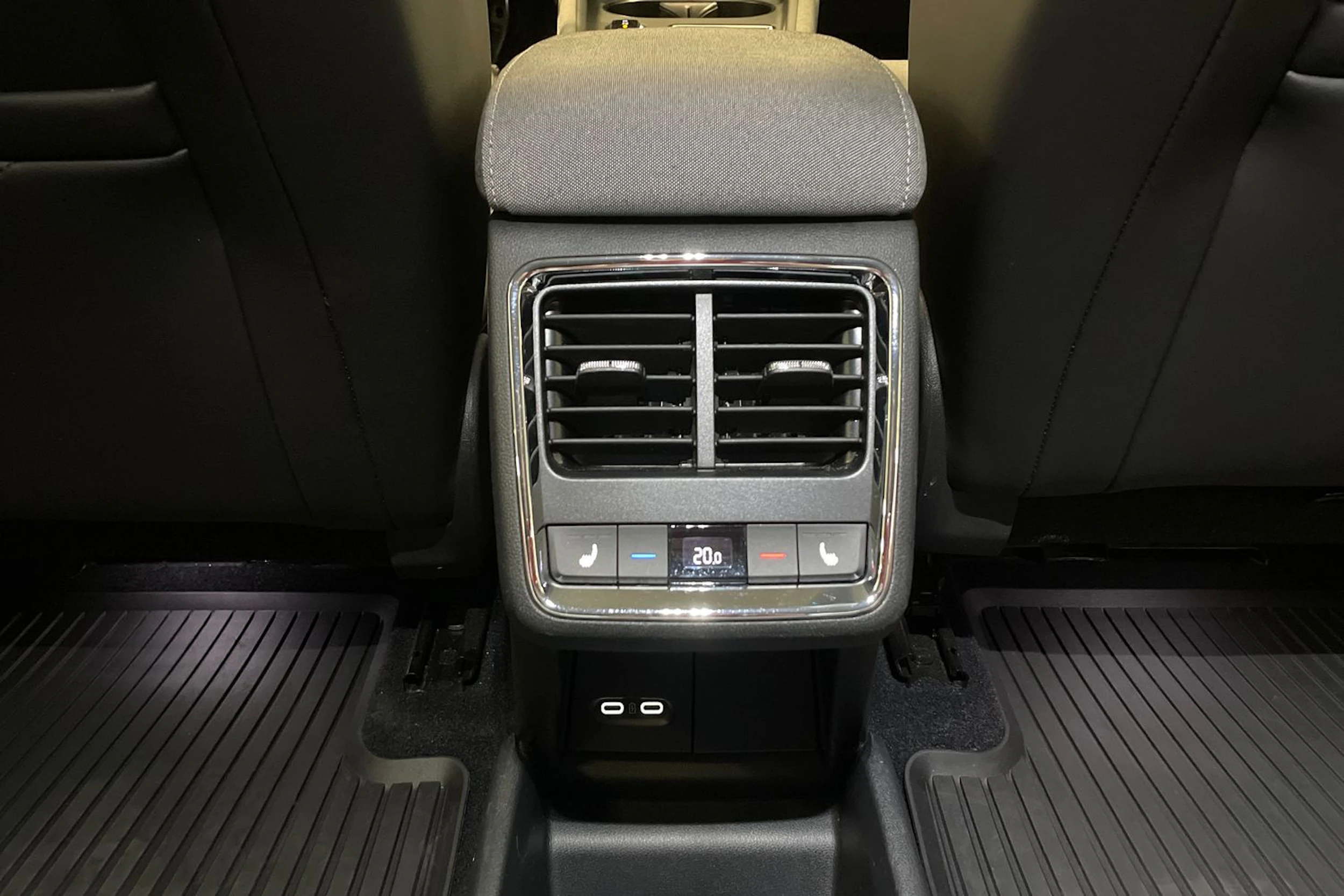 harmaa Skoda Enyaq 2024 kuva 37.