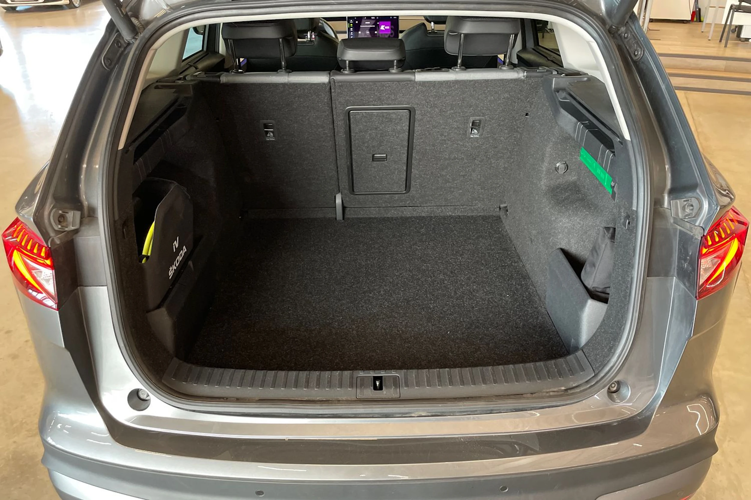 harmaa Skoda Enyaq 2024 kuva 39.
