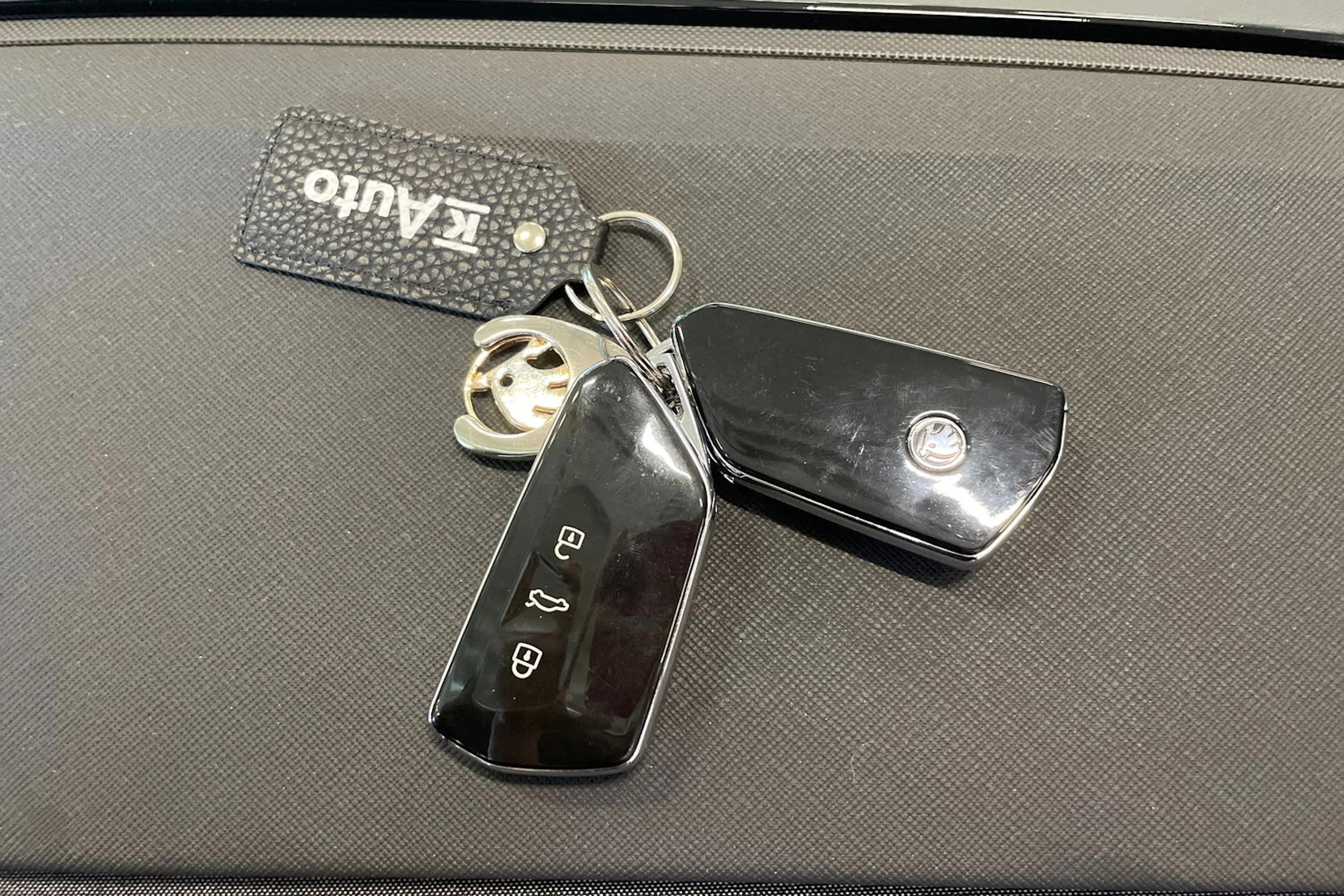 harmaa Skoda Enyaq 2024 kuva 42.