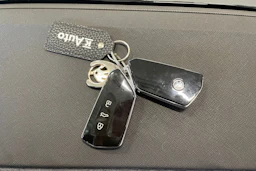 harmaa Skoda Enyaq 2024 kuva 42.