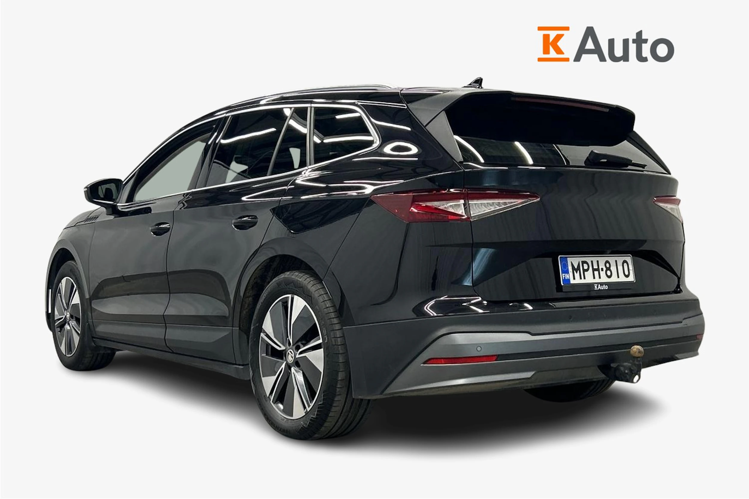 musta Skoda Enyaq 2023 kuva 3.