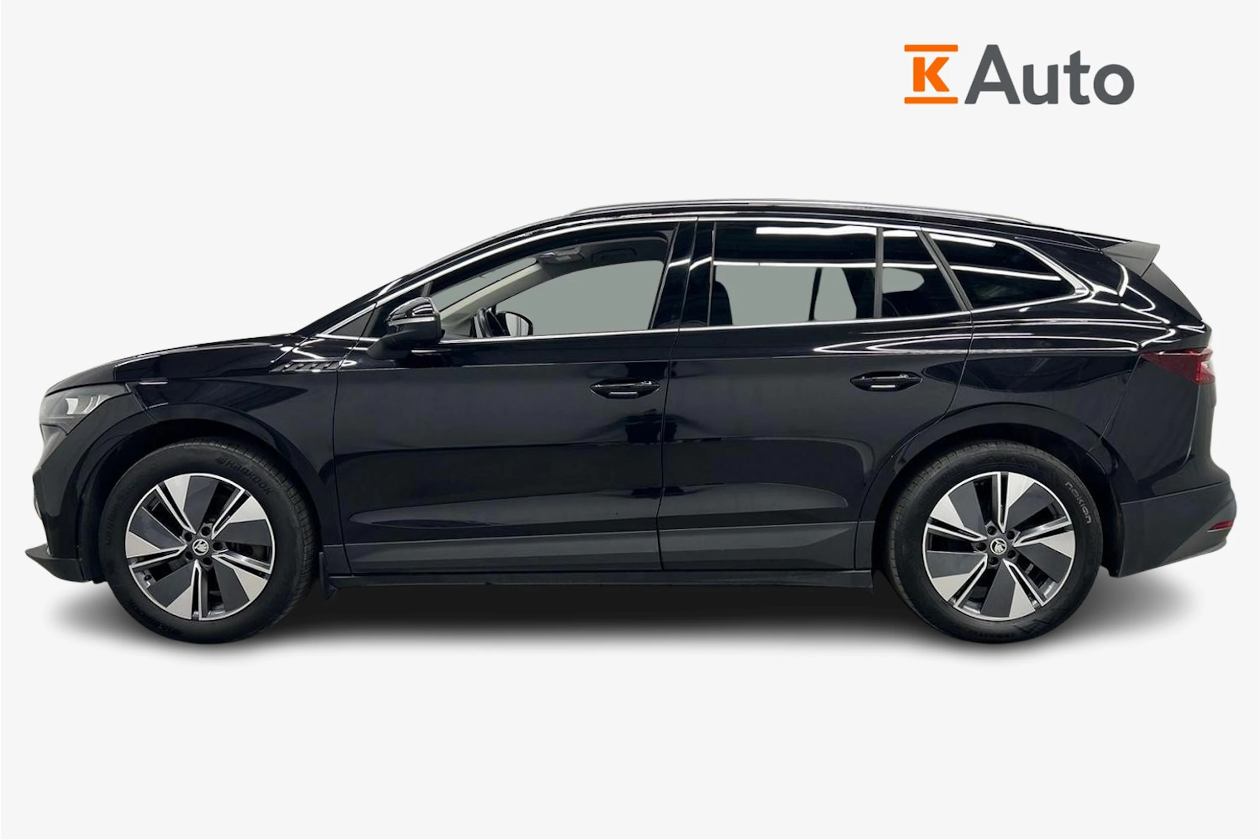 musta Skoda Enyaq 2023 kuva 7.