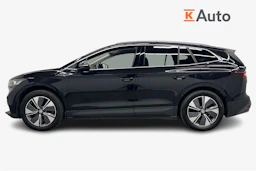 musta Skoda Enyaq 2023 kuva 7.