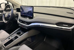 musta Skoda Enyaq 2023 kuva 16.