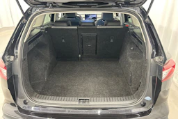 musta Skoda Enyaq 2023 kuva 17.