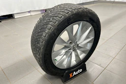 musta Skoda Enyaq 2023 kuva 19.