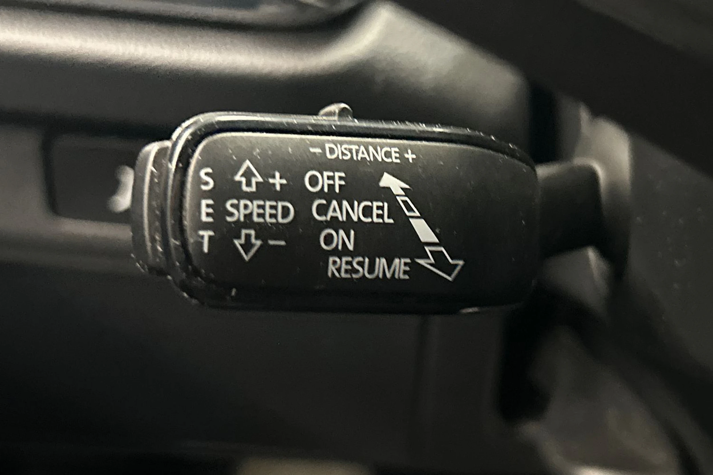 musta Skoda Enyaq 2023 kuva 21.