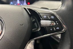 musta Skoda Enyaq 2023 kuva 23.