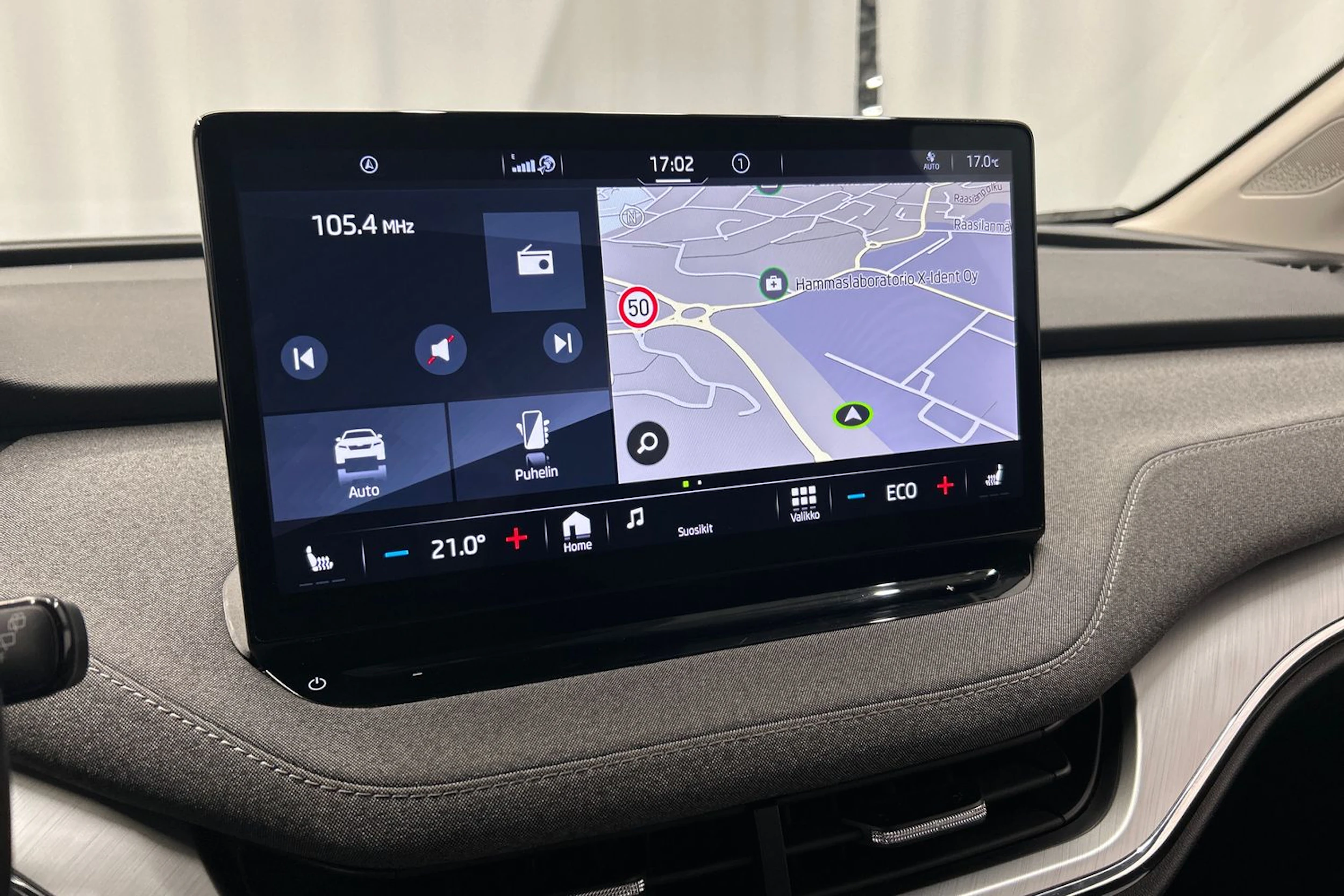 musta Skoda Enyaq 2023 kuva 24.