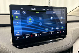 musta Skoda Enyaq 2023 kuva 27.
