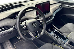 valkoinen Skoda Enyaq 2024 kuva 3.