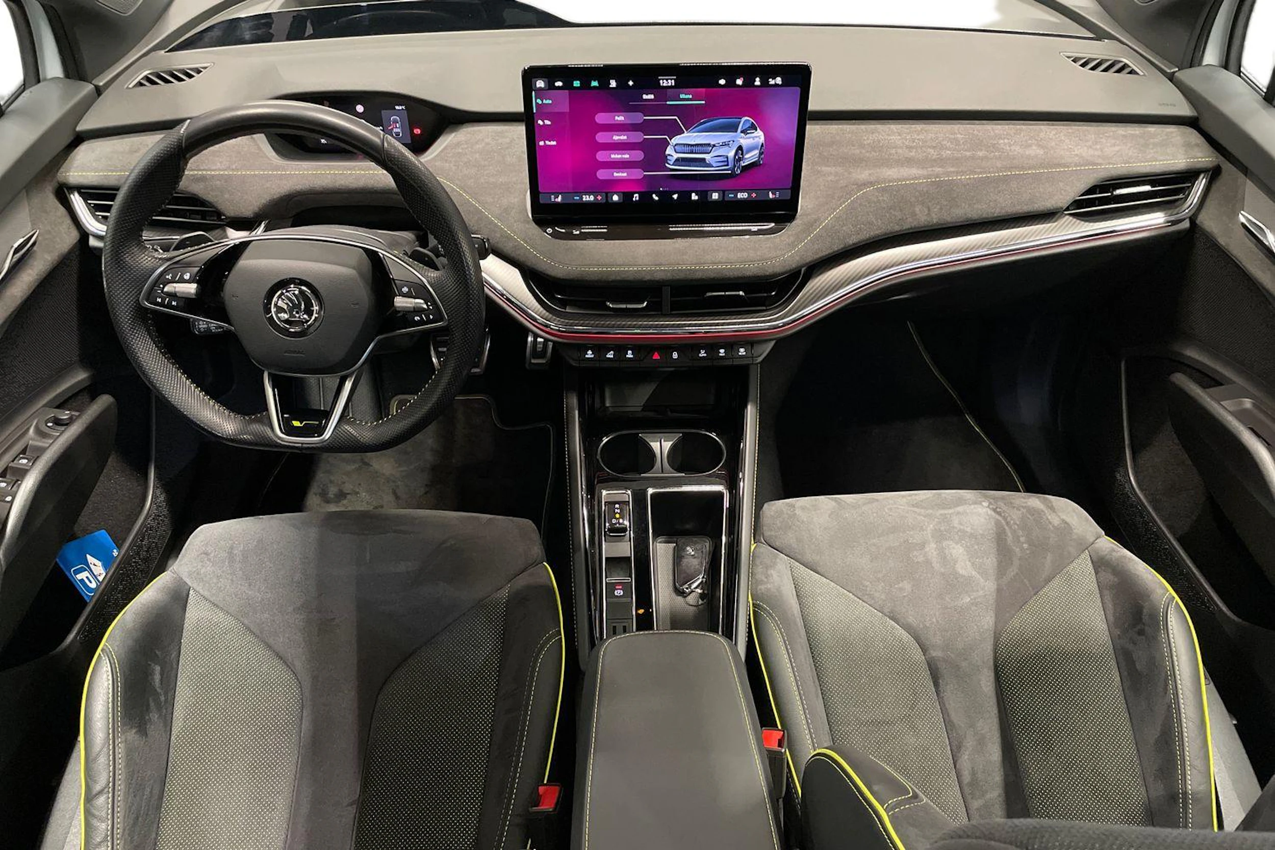 valkoinen Skoda Enyaq 2024 kuva 7.