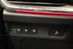 valkoinen Skoda Enyaq 2024 kuva 19.