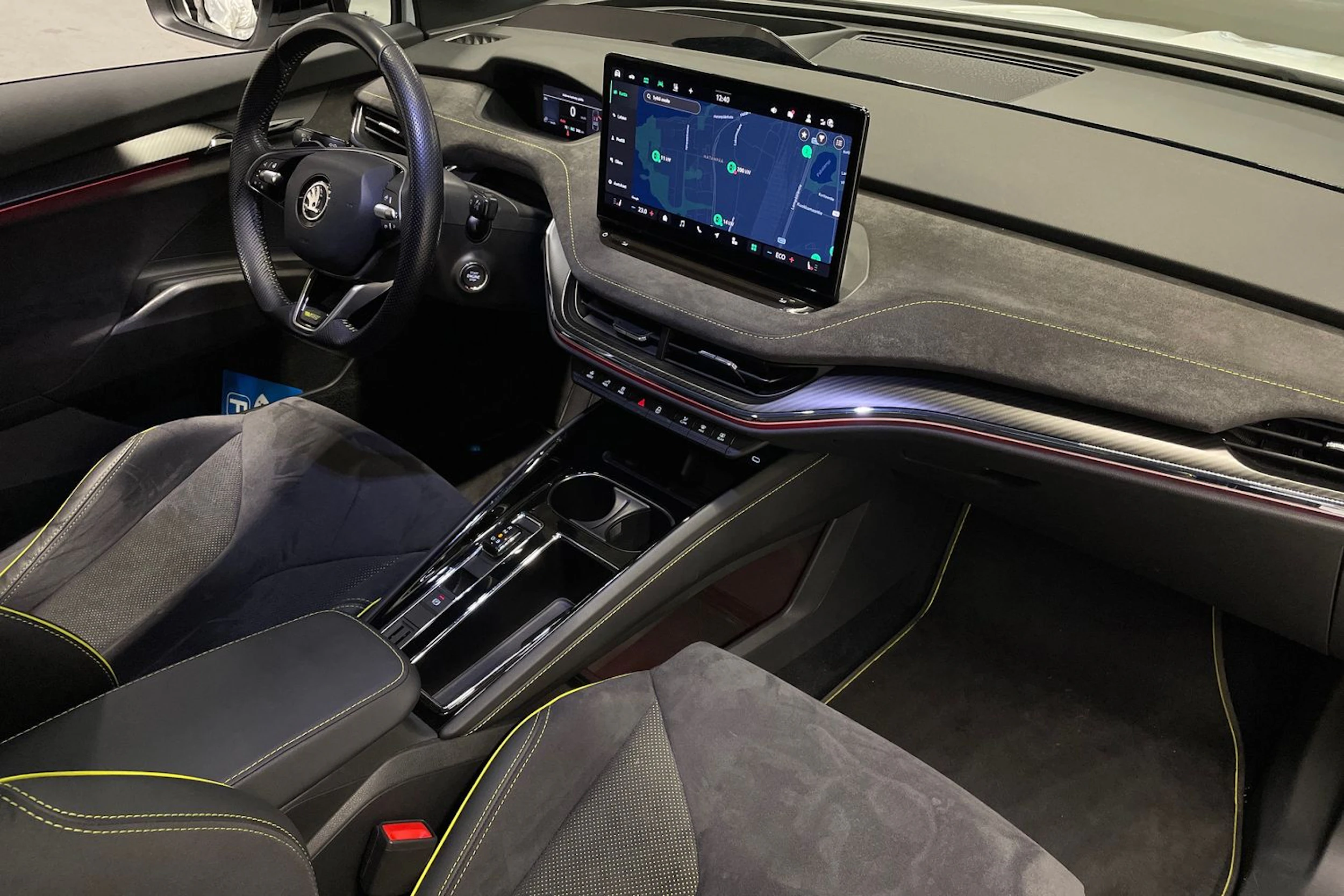 valkoinen Skoda Enyaq 2024 kuva 27.