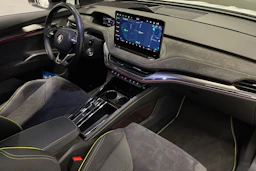 valkoinen Skoda Enyaq 2024 kuva 27.