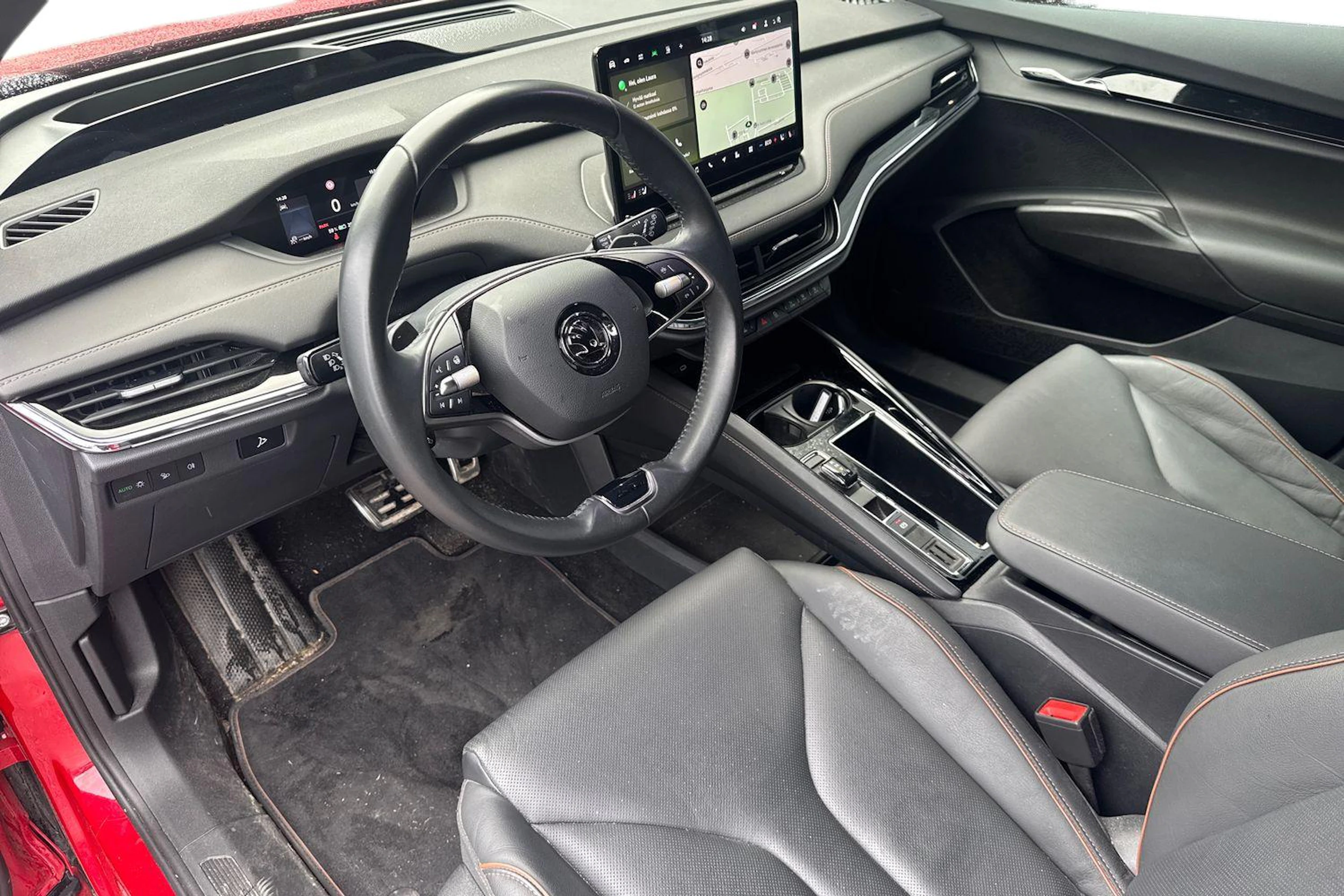 punainen Skoda Enyaq 2024 kuva 3.