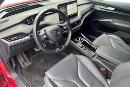 punainen Skoda Enyaq 2024 kuva 3.