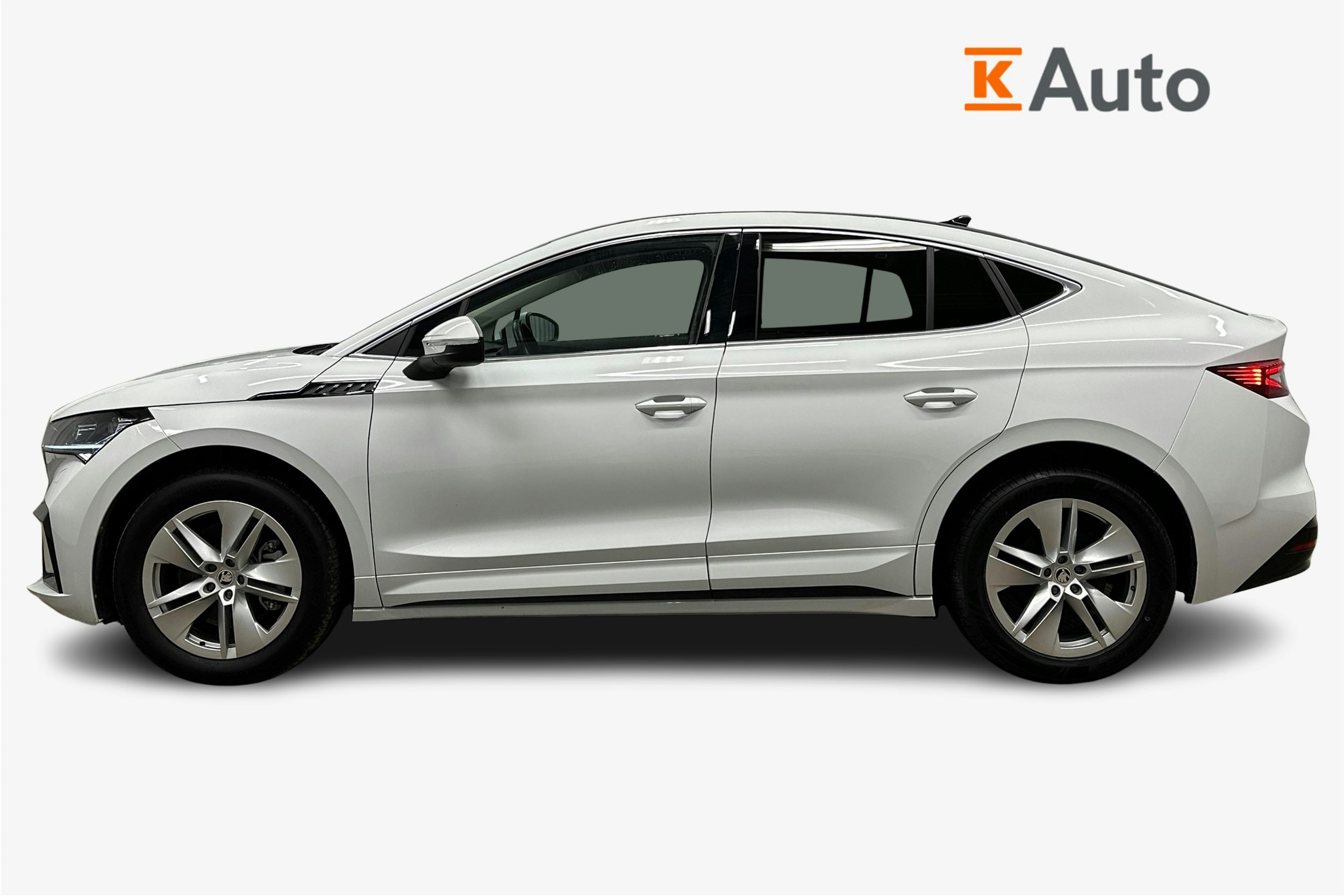 valkoinen Skoda Enyaq 2024 kuva 6.