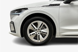 valkoinen Skoda Enyaq 2024 kuva 11.