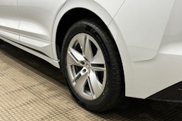 valkoinen Skoda Enyaq 2024 kuva 13.