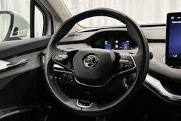 valkoinen Skoda Enyaq 2024 kuva 16.