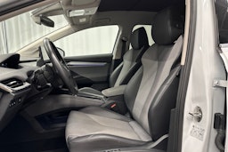 valkoinen Skoda Enyaq 2024 kuva 20.