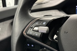 valkoinen Skoda Enyaq 2024 kuva 21.