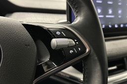 valkoinen Skoda Enyaq 2024 kuva 22.