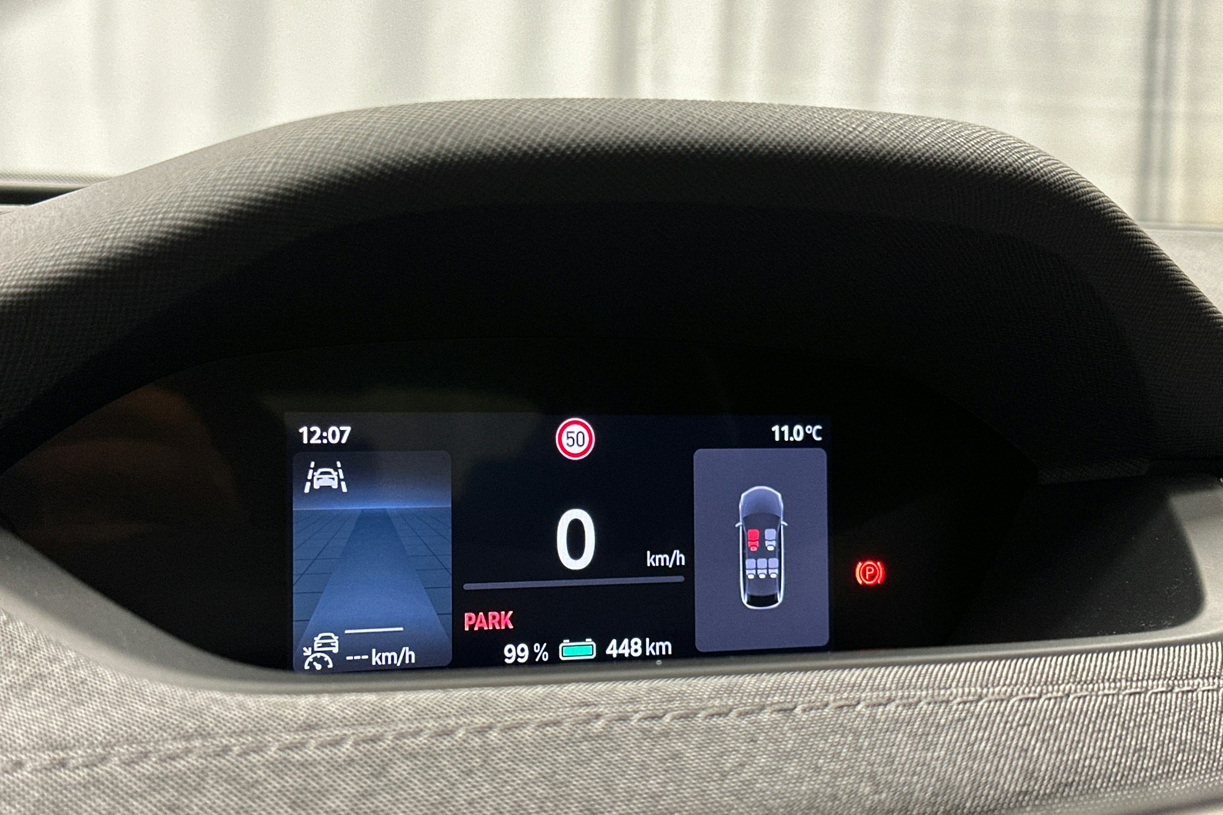 valkoinen Skoda Enyaq 2024 kuva 23.