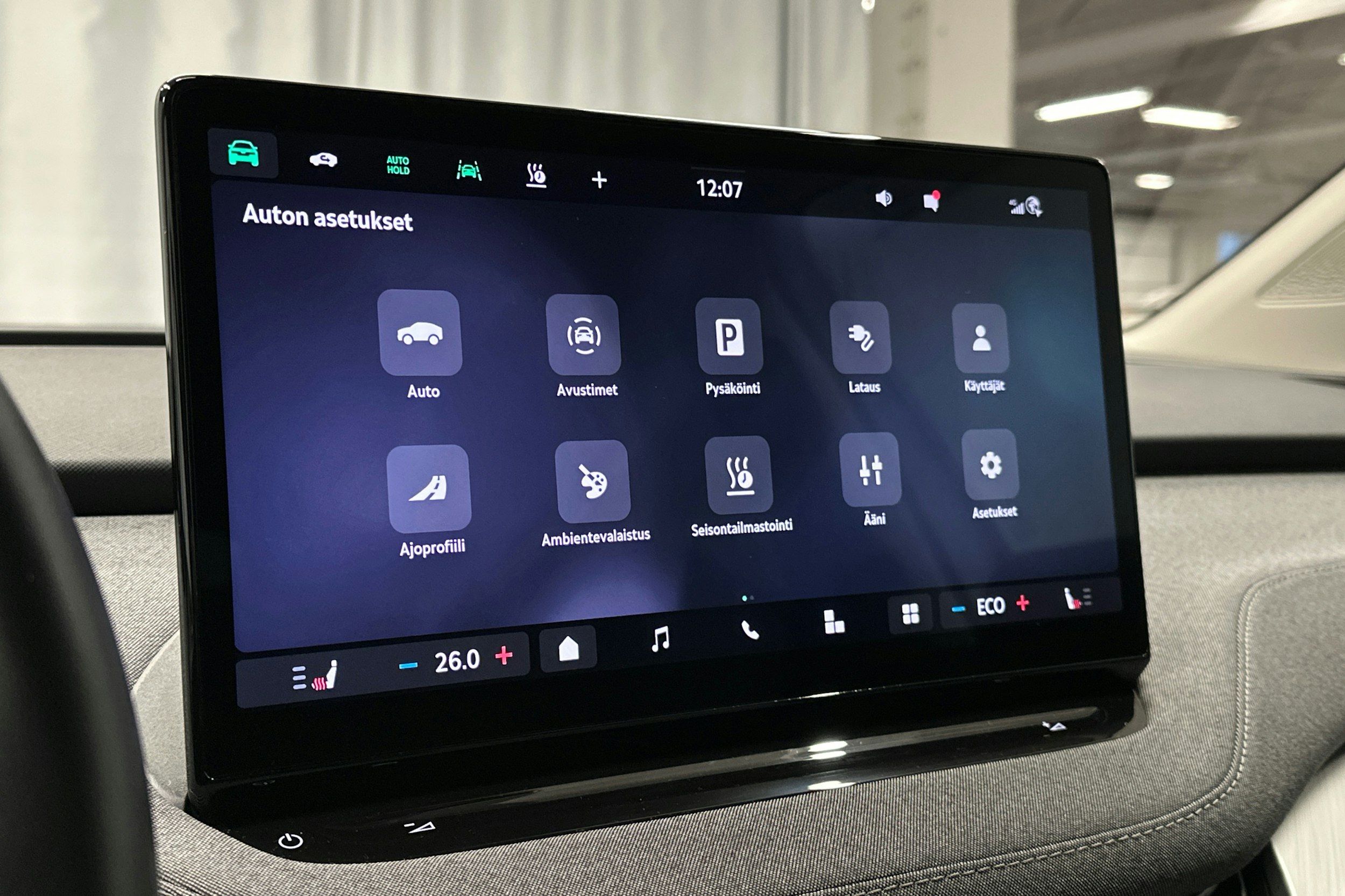 valkoinen Skoda Enyaq 2024 kuva 24.