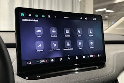 valkoinen Skoda Enyaq 2024 kuva 24.