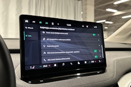 valkoinen Skoda Enyaq 2024 kuva 27.