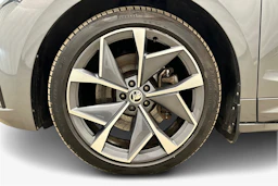 harmaa Skoda Enyaq 2024 kuva 9.